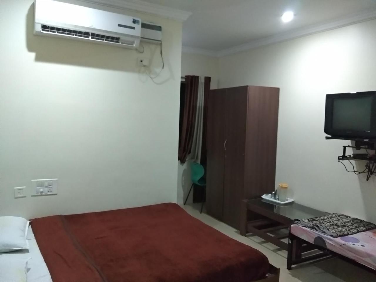 Sai Tirumala Residency Тирупати Екстериор снимка